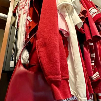 Women's Plus Size Clothes - Lot G - XL - 2 XL OU/Thunder Theme