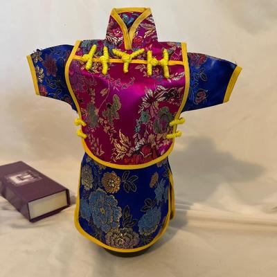 Peacock Parasol, Silk Wall Hanging & More Asian Decorative Items (B1-RG)