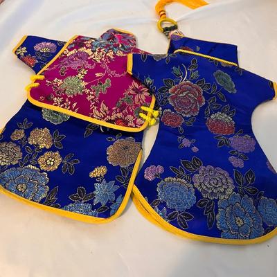 Peacock Parasol, Silk Wall Hanging & More Asian Decorative Items (B1-RG)
