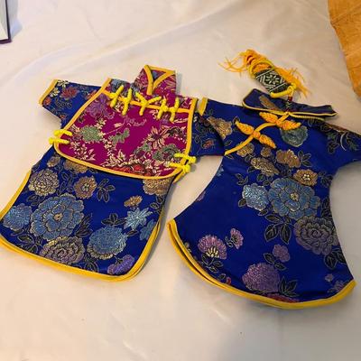 Peacock Parasol, Silk Wall Hanging & More Asian Decorative Items (B1-RG)