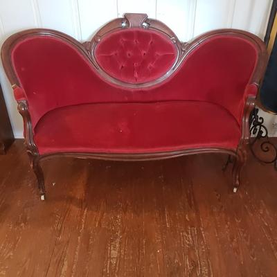 Tufted Red Victorian Parlor Sofa (LR-KD)