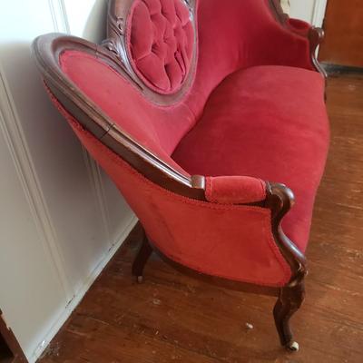 Tufted Red Victorian Parlor Sofa (LR-KD)