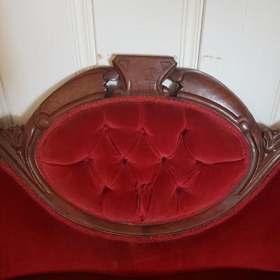 Tufted Red Victorian Parlor Sofa (LR-KD)
