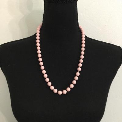 Vintage lite pale pink beaded necklace