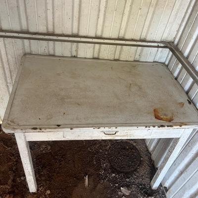 Enamel Top Table (Y-MG)