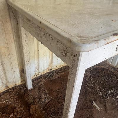 Enamel Top Table (Y-MG)