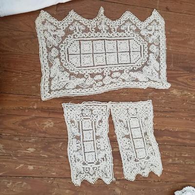 Crochet Linens, Doilies and Bedspread (LR-KD)