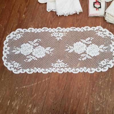 Crochet Linens, Doilies and Bedspread (LR-KD)