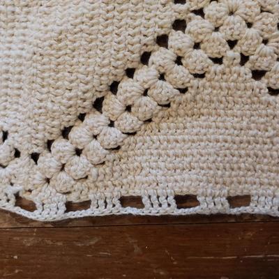 Crochet Linens, Doilies and Bedspread (LR-KD)
