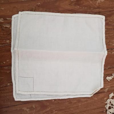 Crochet Linens, Doilies and Bedspread (LR-KD)