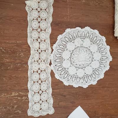Crochet Linens, Doilies and Bedspread (LR-KD)