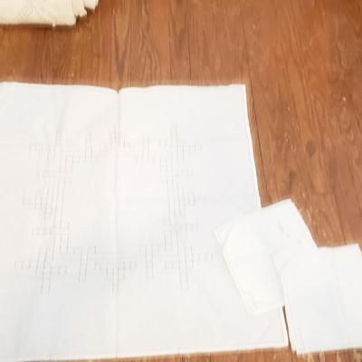 Crochet Linens, Doilies and Bedspread (LR-KD)