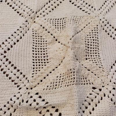 Crochet Linens, Doilies and Bedspread (LR-KD)