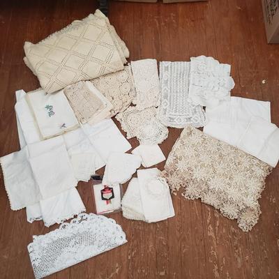Crochet Linens, Doilies and Bedspread (LR-KD)