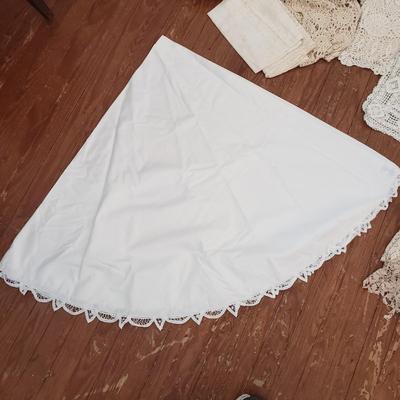 Crochet Linens, Doilies and Bedspread (LR-KD)