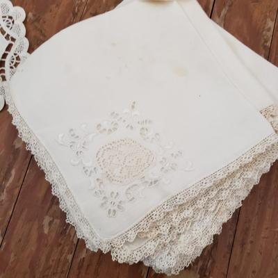 Crochet Linens, Doilies and Bedspread (LR-KD)