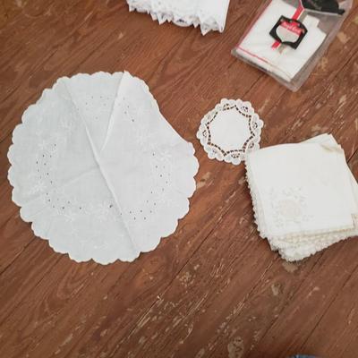 Crochet Linens, Doilies and Bedspread (LR-KD)