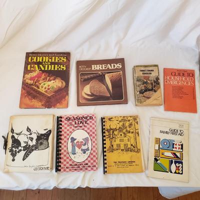 True Vintage Smalls, Toys, Keys, Pocket Knives, Advertising & More (B2-KD)