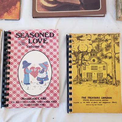 True Vintage Smalls, Toys, Keys, Pocket Knives, Advertising & More (B2-KD)