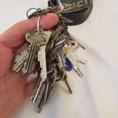 True Vintage Smalls, Toys, Keys, Pocket Knives, Advertising & More (B2-KD)