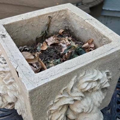 Resin 4 Sided Lion Head Planter