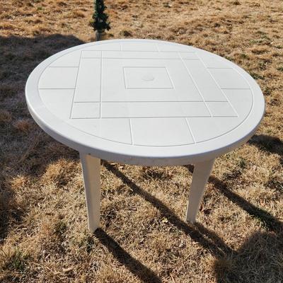 39" Round White Hard Plastic Table w Removable legs