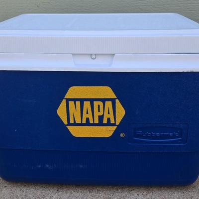 Large Rubbermaid Cooler