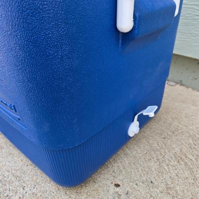Large Rubbermaid Cooler