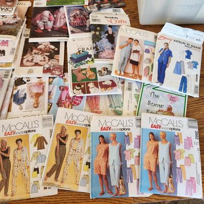 Large lot of Sewing Patterns Mccalls Simplicity