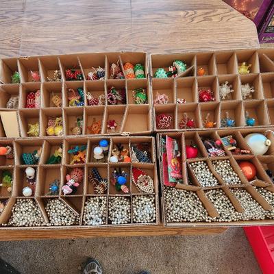 Lot of 4 Trays Christmas Ornaments w Totes
