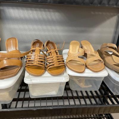 4 pairs tan ladies shoes with small totes