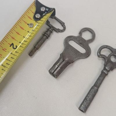 Vintage Clock Keys Lot B