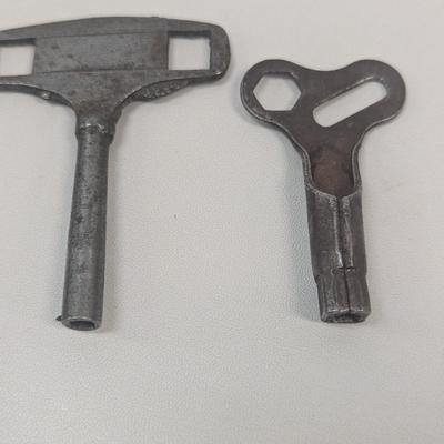 Vintage Clock Keys Lot B
