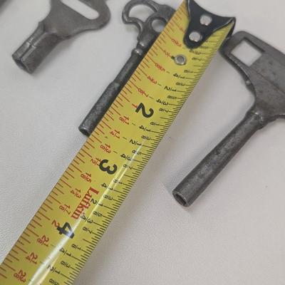 Vintage Clock Keys Lot B