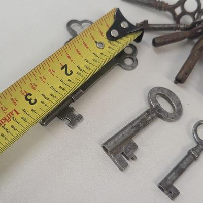Vintage Skeleton & Clock Keys Lot C