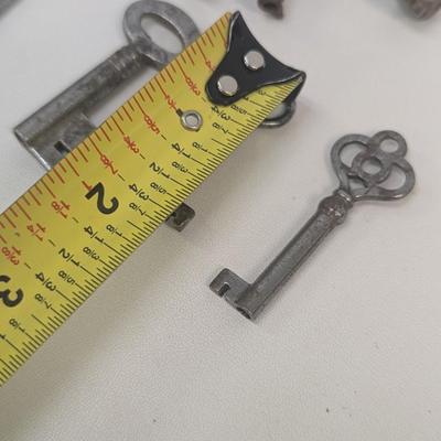 Vintage Skeleton & Clock Keys Lot C
