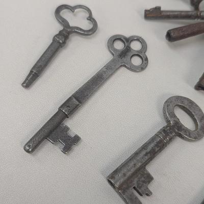 Vintage Skeleton & Clock Keys Lot C