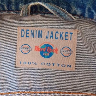 HARD ROCK CAFE DENIM JACKET WITH SOME PINS SIZE XL