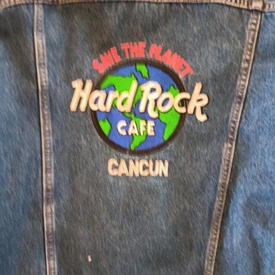 HARD ROCK CAFE DENIM JACKET WITH SOME PINS SIZE XL