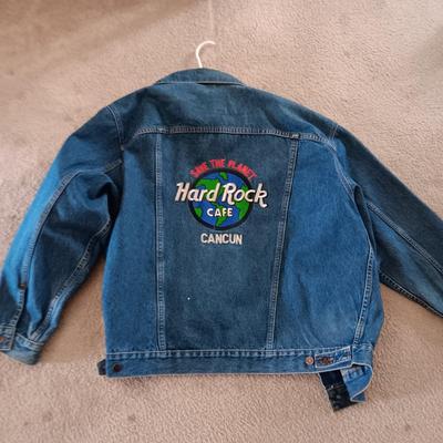 HARD ROCK CAFE DENIM JACKET WITH SOME PINS SIZE XL