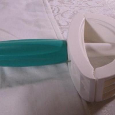 Pants waistband stretcher