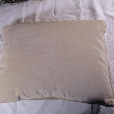 3 decorative pillows