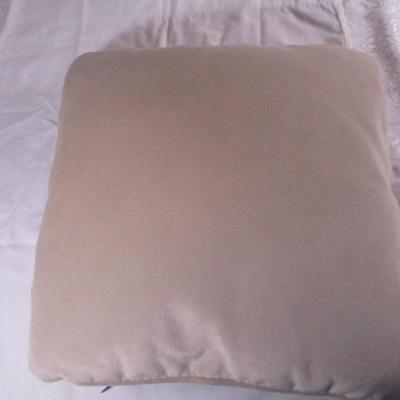 3 decorative pillows