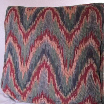 3 decorative pillows