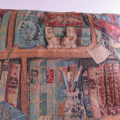 3 decorative pillows