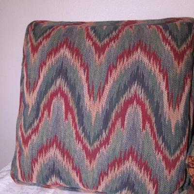 3 decorative pillows