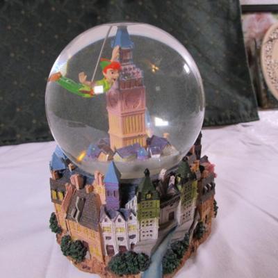 Musical glass waterglobe, Peter Pan scene