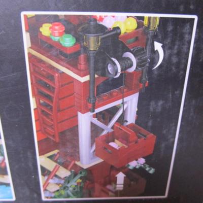 Cadfi 4 seasons treehouse building set with LED lights