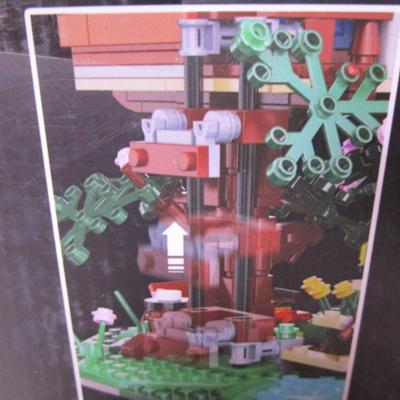 Cadfi 4 seasons treehouse building set with LED lights