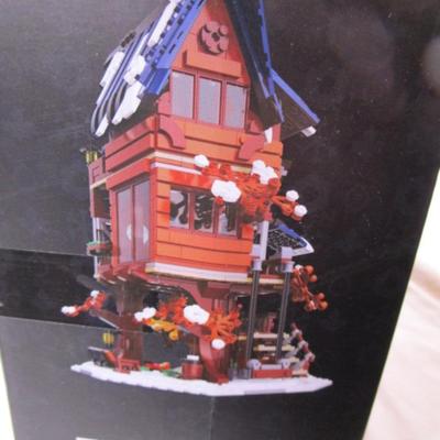 Cadfi 4 seasons treehouse building set with LED lights